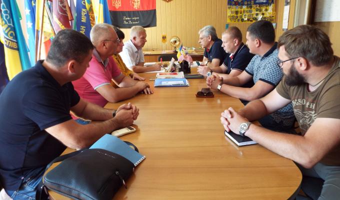 З метою реалізації соціальної благодійної програми з відновлення добробуту мешканців і розвитку територіальних громад Донецької та Луганської областей до Станиці Луганської завітали представники “Національної акціонерної компанії “Нафтогаз України”