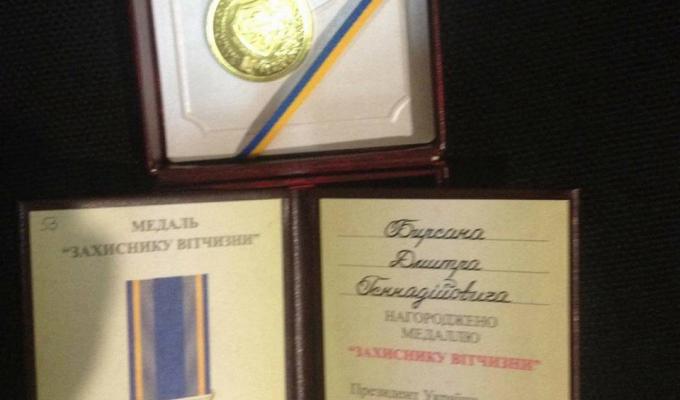 Голова Станично-Луганської райдержадміністрації Юрій Золкін вручив державну нагороду України Медаль «Захиснику Вітчизни»