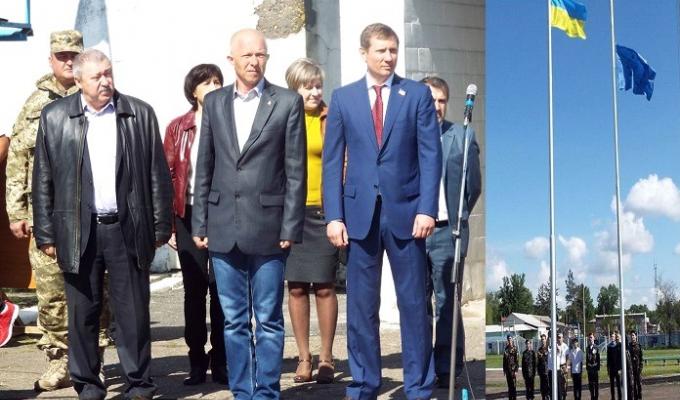 Урочиста церемонія підняття прапорів України та Євросоюзу