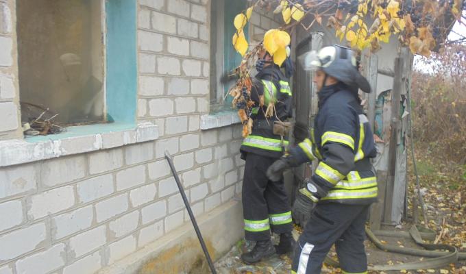Станиця Луганська: під час ліквідації пожежі у житловому будинку виявлено тіло чоловіка