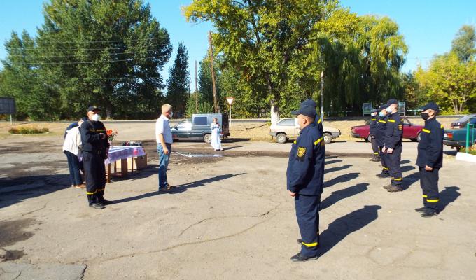 Голова Станично-Луганської райдержадміністрації Юрій Золкін привітав рятувальників Станично-Луганської 24 державної пожежно-рятувальної частини