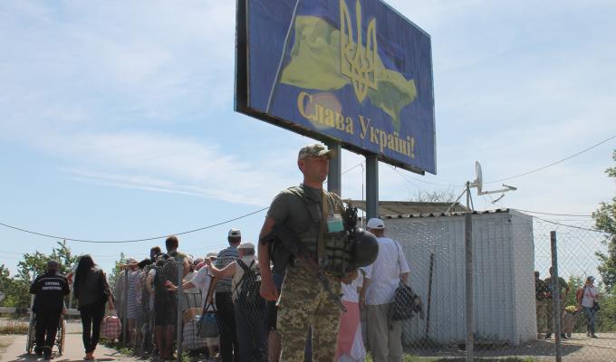 Прикордонники лисичанського загону зі складу Об’єднаних сил нагадують правила перетину лінії зіткнення