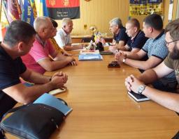 З метою реалізації соціальної благодійної програми з відновлення добробуту мешканців і розвитку територіальних громад Донецької та Луганської областей до Станиці Луганської завітали представники “Національної акціонерної компанії “Нафтогаз України”