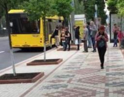 З 1 вересня при проектуванні доріг не допускатиметься встановлення тимчасових споруд і рекламних конструкцій на пішохідних тротуарах