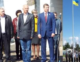 Урочиста церемонія підняття прапорів України та Євросоюзу