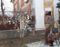 6 квітня, напередодні свята Великодня, учні закладів освіти району прикрасили писанкове диво-дерево і взяли участь у акції «Великодній кошик для героя».