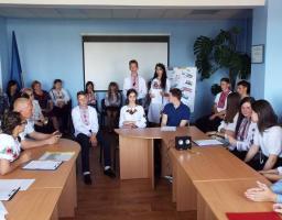 МОЛОДЬ ІНІЦІЮЄ – ВЛАДА ПІДТРИМУЄ