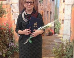Грамотою Верховної Ради України «За заслуги перед українським народом» була нагороджена вчитель Петропавлівської спеціалізованої школи №2