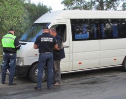 Працівники Державної служби з безпеки на транспорті (Укртрансбезпеки), продовжують перевірку перевізників у Станиці Луганській