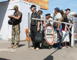 У КПВВ «Станиця Луганська» прикордонники зі складу Об’єднаних сил виявили три частково підроблені паспортні документи